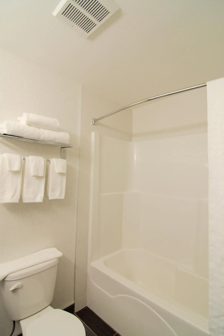 Paradise Inn and Suites - Redwater