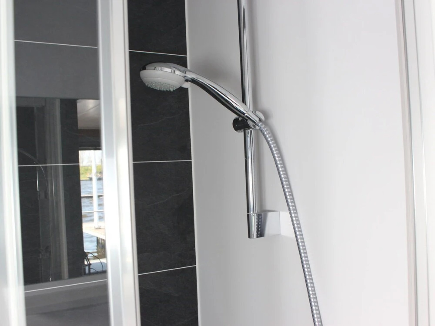 Cozy Houseboat at the Edge of the Marina