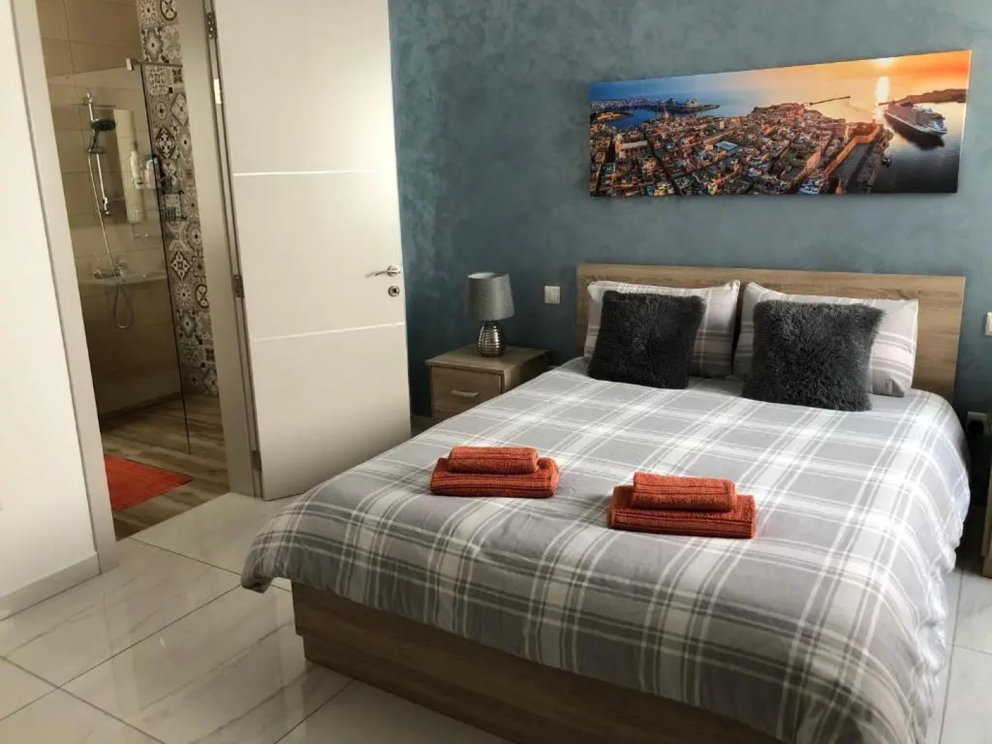 Penthouse in Marsaxlokk with panoramic views: 3 bedrooms, 2 baths