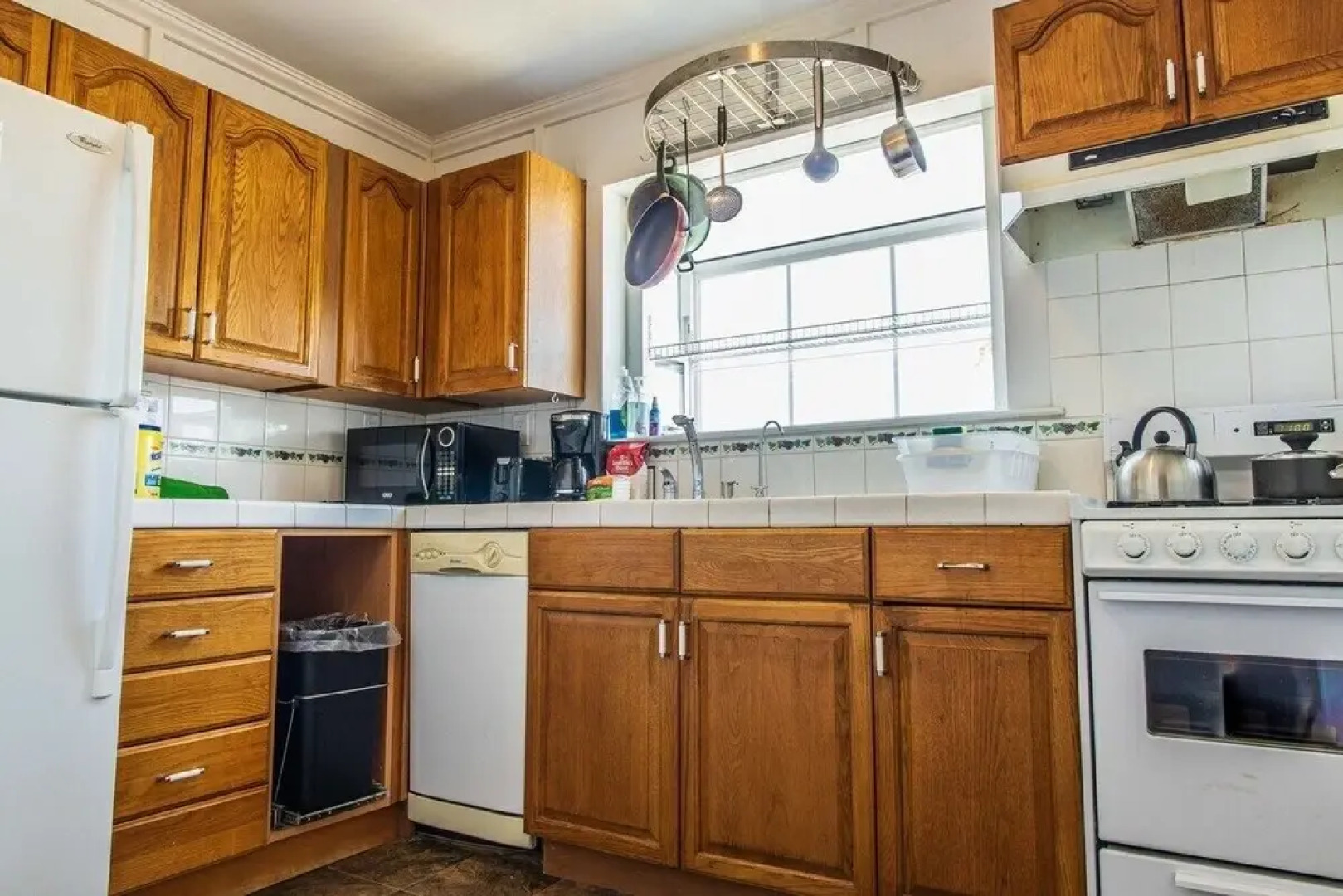 Large and Bright 3 Bedroom With Room For 7