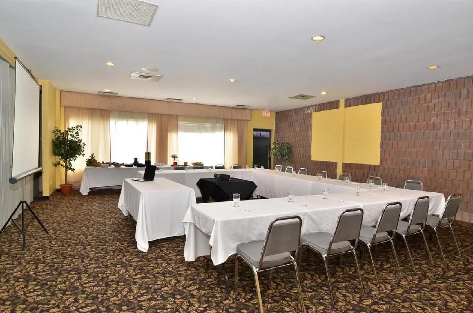 Days Inn & Conference Centre Renfrew Centre