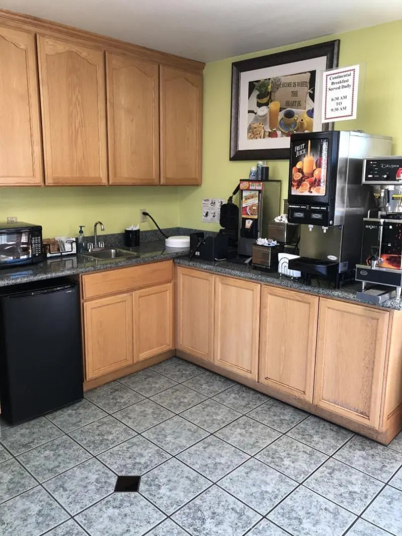 Cloverdale Wine Country Inn & Suites