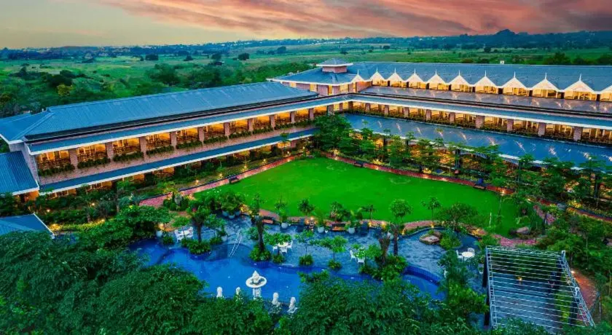 Mayfair Oasis Resort & Convention