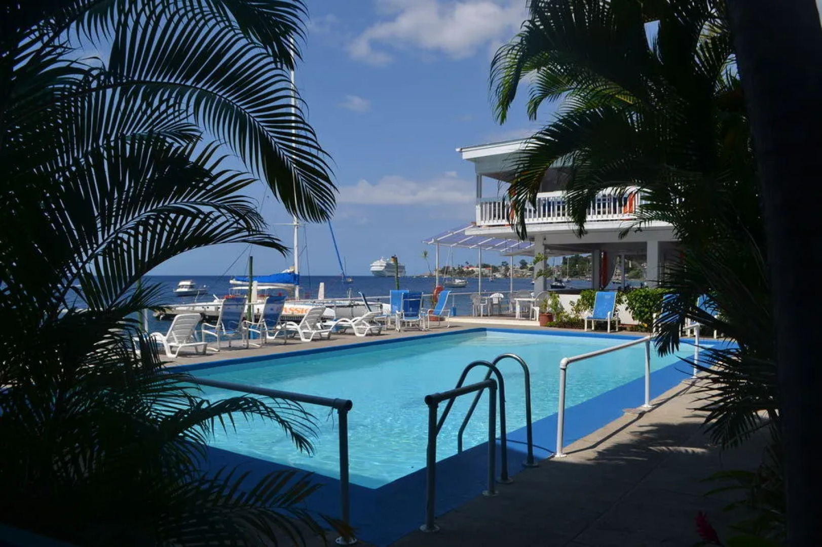 Anchorage Hotel, Whale Watch & Dive Center