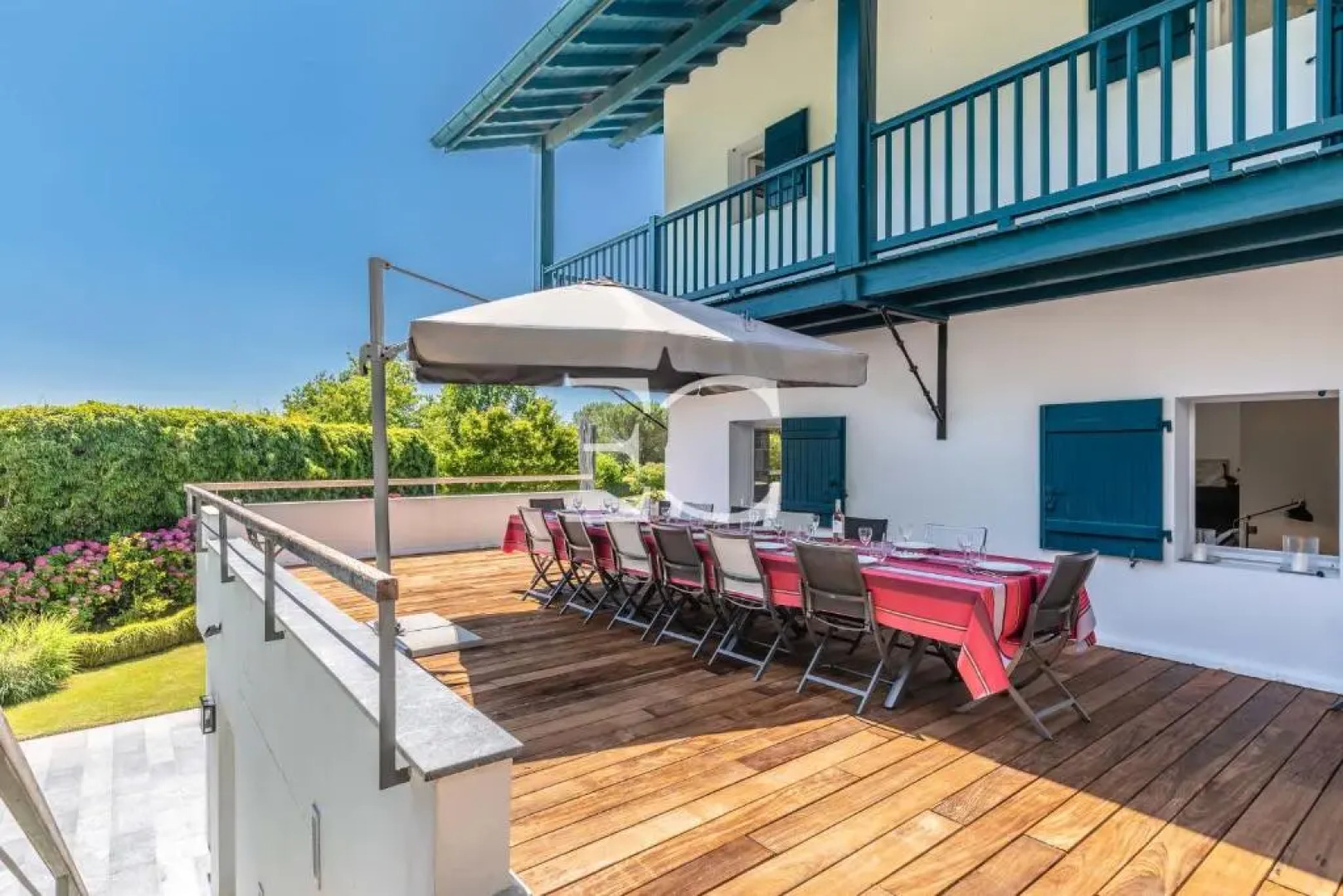 Easy Clés- Splendid 8 bedrooms property & pool