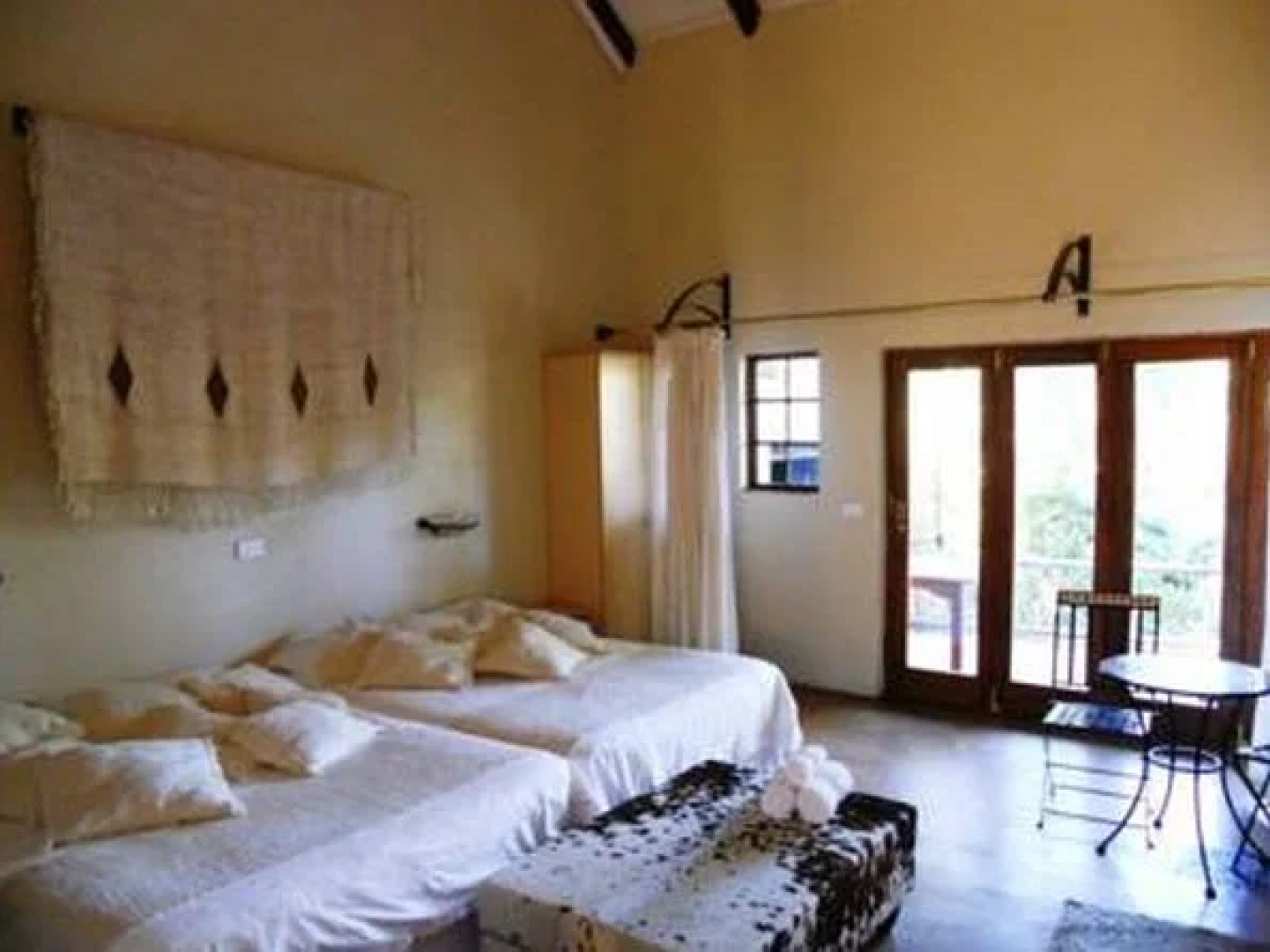 Tsanana Log Cabins and Mullberry Lane Suites