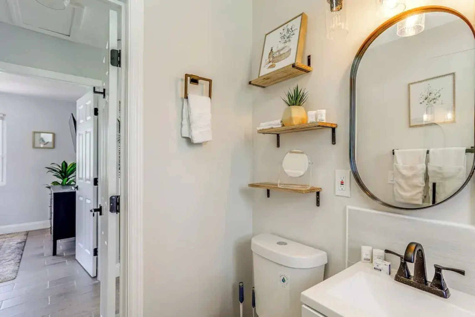 Lake Worth Retreat w/ Fire Pit: 5 Mi to Beaches!