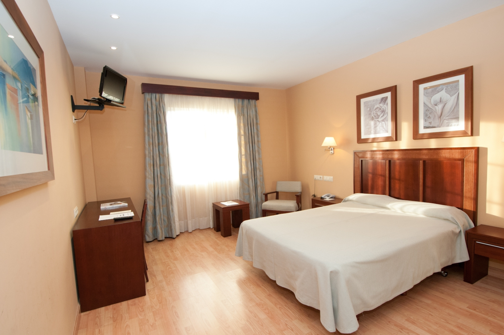 Hotel Santiago de León