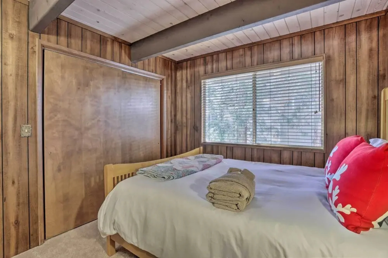 Quaint Cabin Retreat ~ 4 Mi to Arrowhead Lake