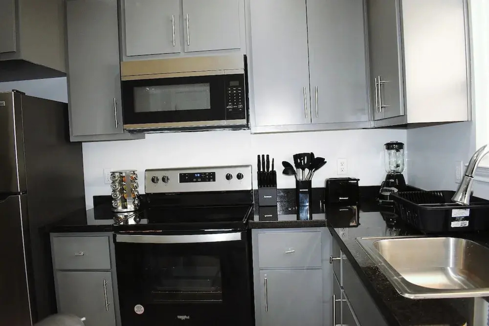 Elegant Apartment 10 min to Mercedes Outlets