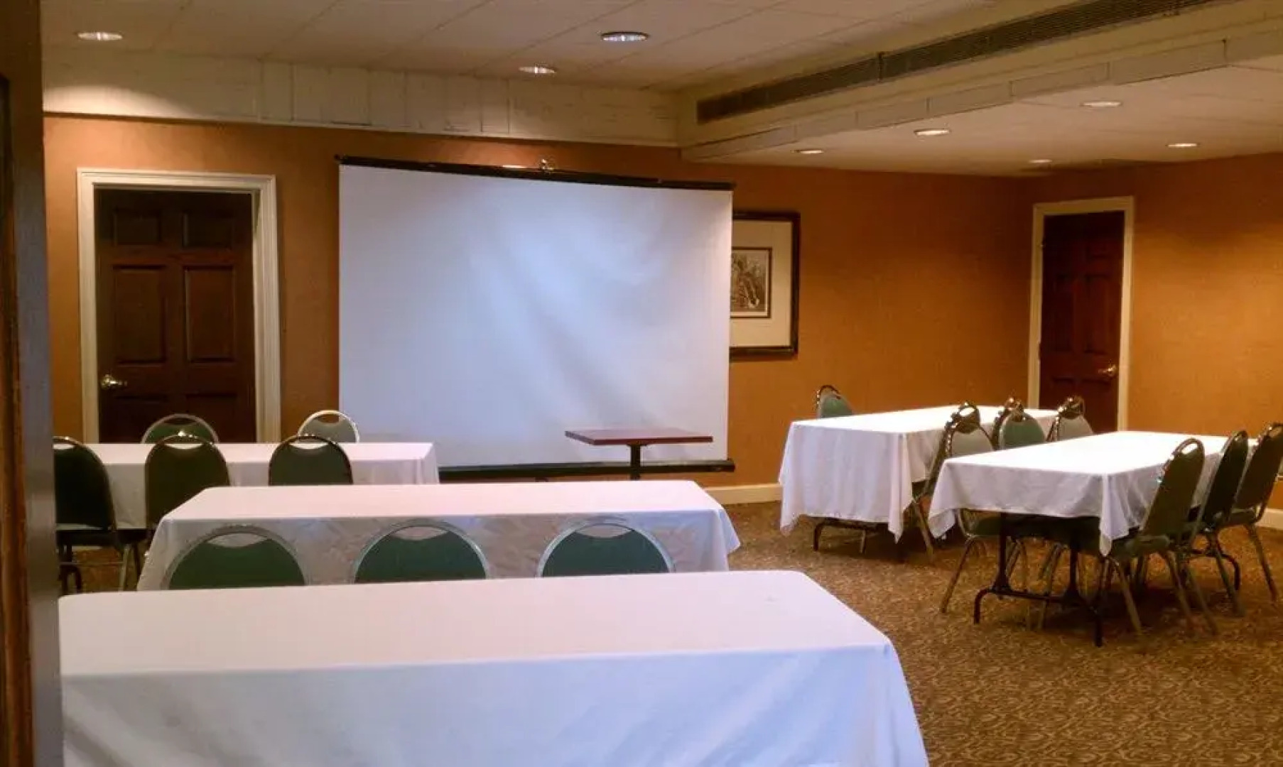 Richmond Suites Hotel