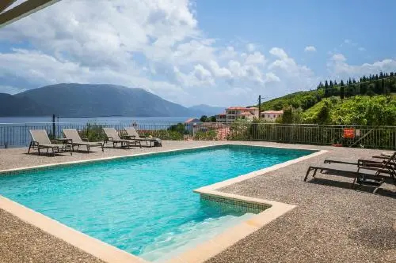 Martini Waterfront Suites