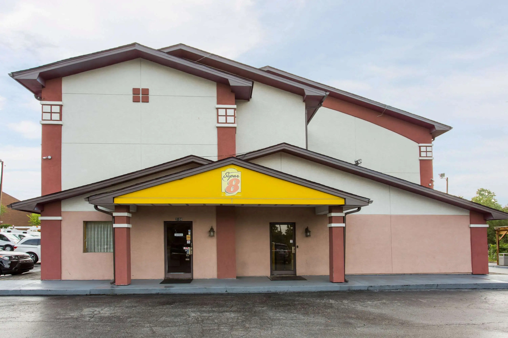 Super 8 by Wyndham Greensboro/Coliseum/Conv.