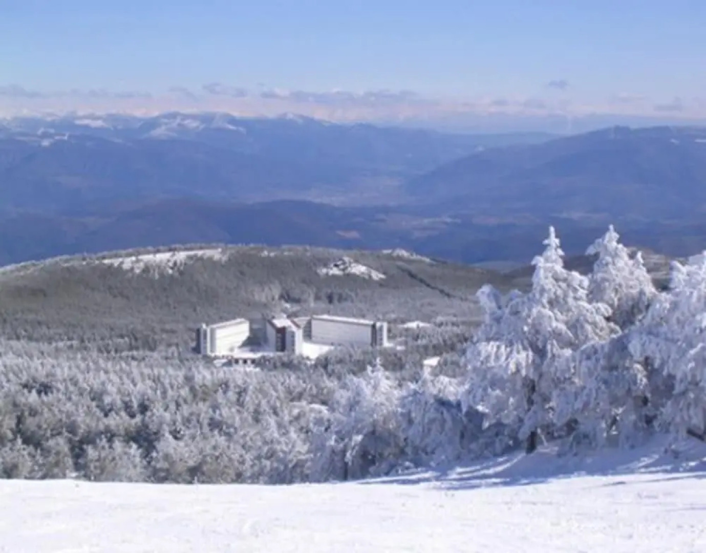 Oca Manzaneda Estación de Montaña