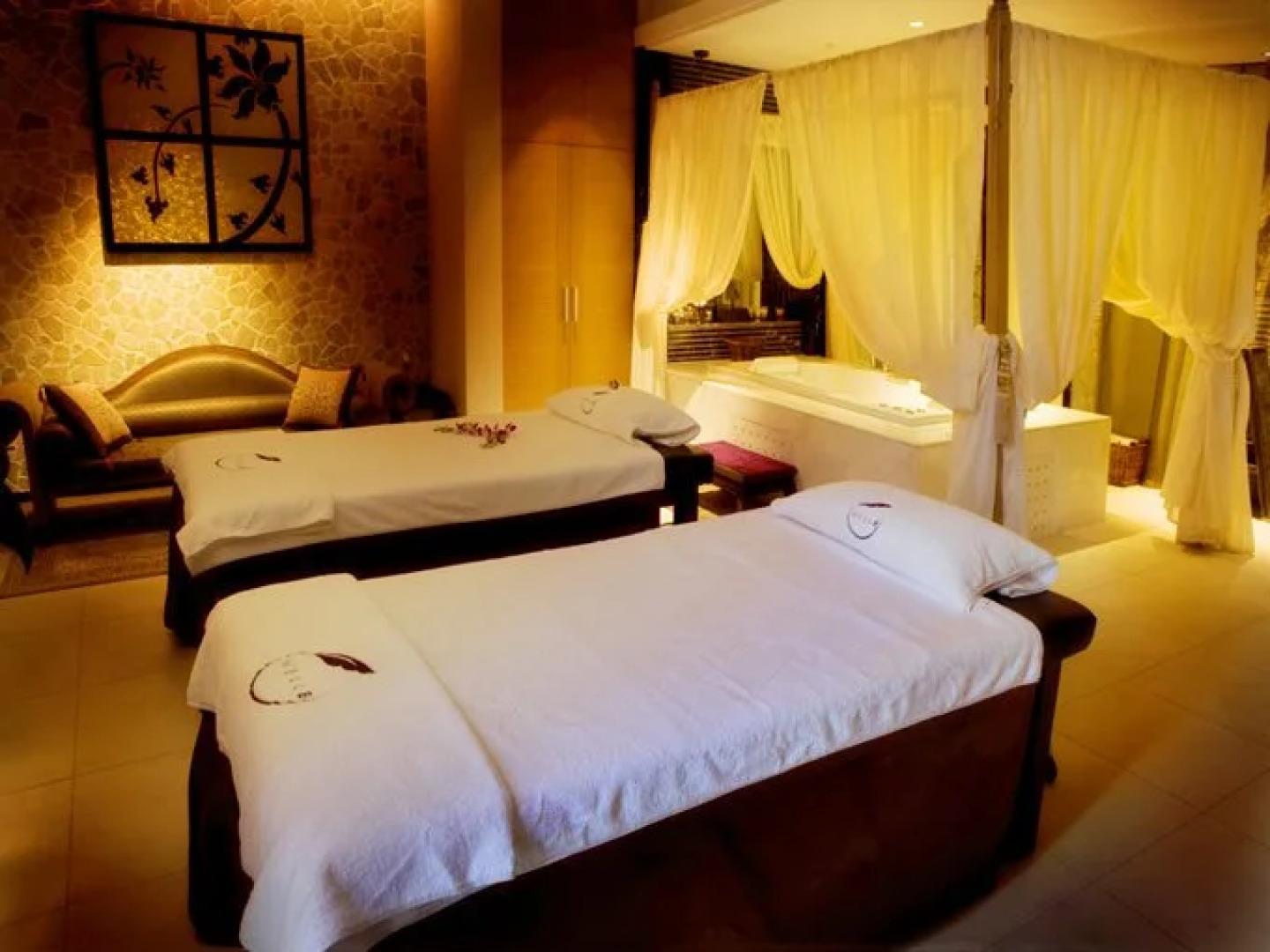 Golden Elephant Golf Hotel