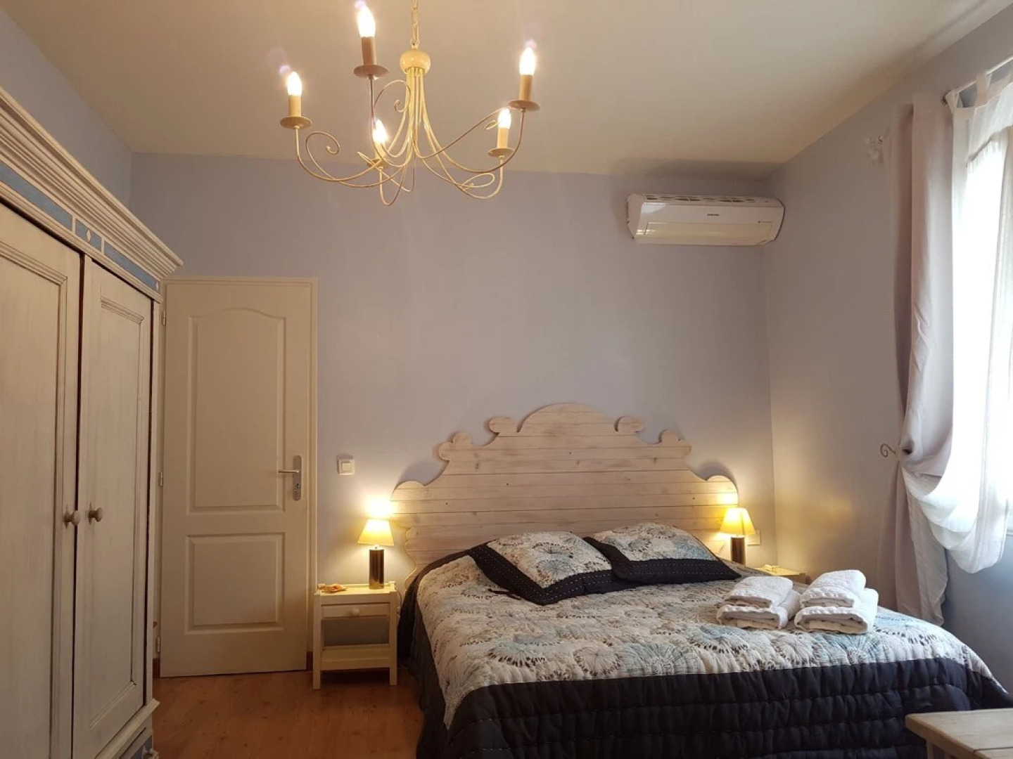 A L'ombre Du Clocher