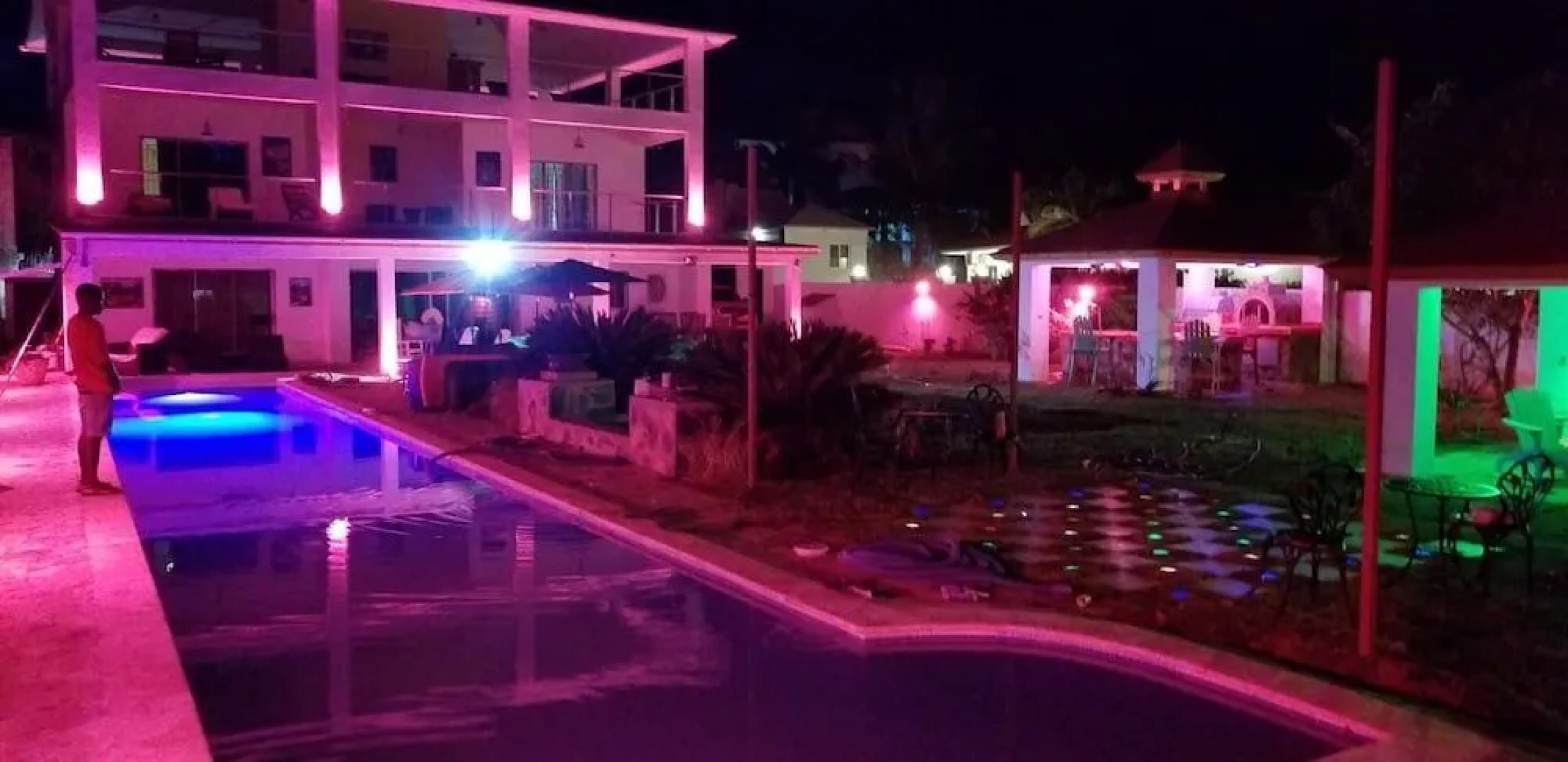 Villa de Colores 3 Rooms 5 King Beds