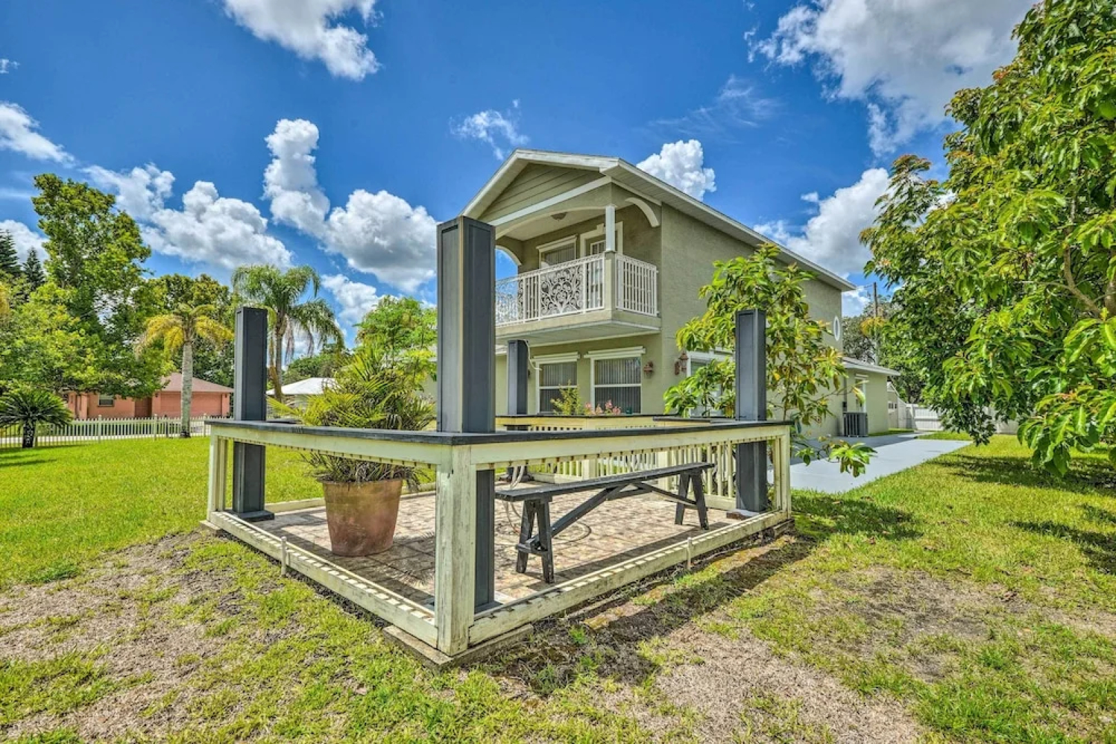 Cozy Coastal Retreat w/ Grill < 5 Mi to Beach