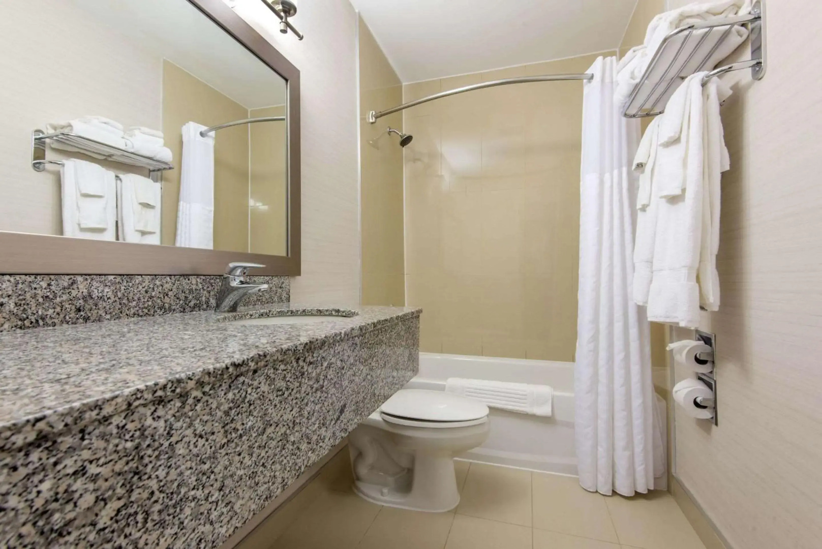 Holiday Inn Express & Suites