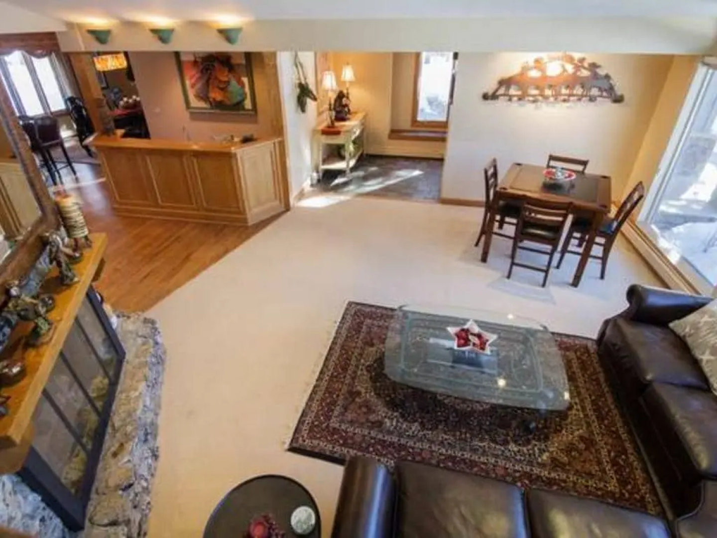 Royal Tiger Lodge (Private Home with Hot Tub)