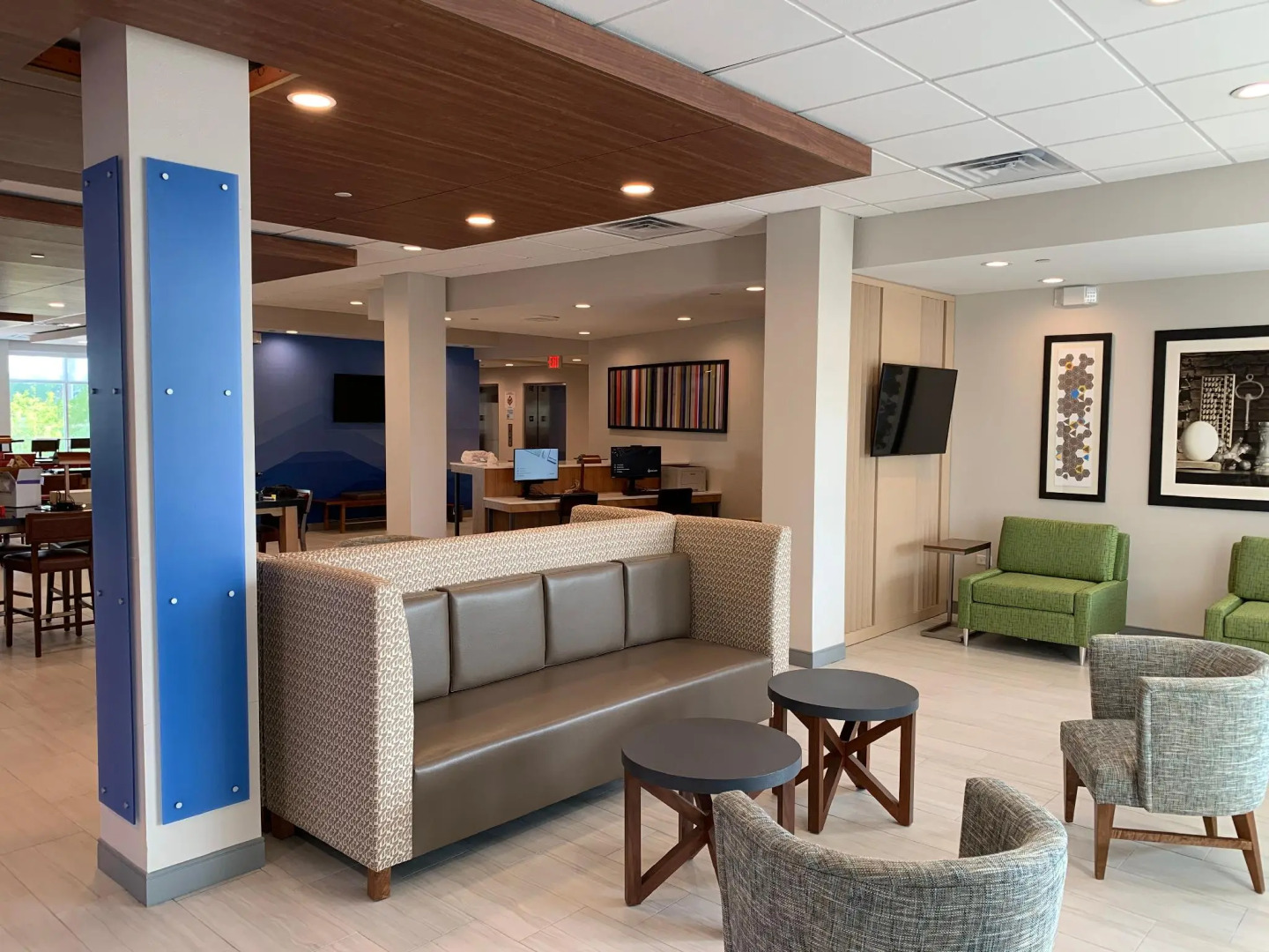 Holiday Inn Express & Suites Chicago - Hoffman Estates by IHG