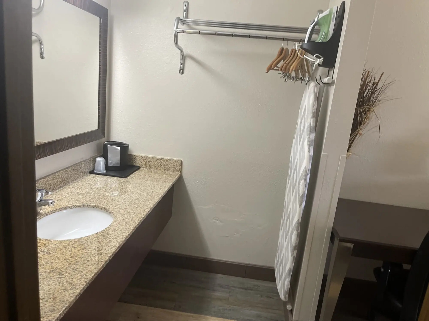 Royal Inn & Suites