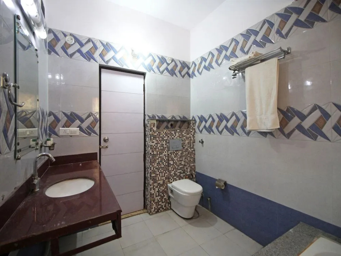 OYO 5183 Hotel Subhadra Residency