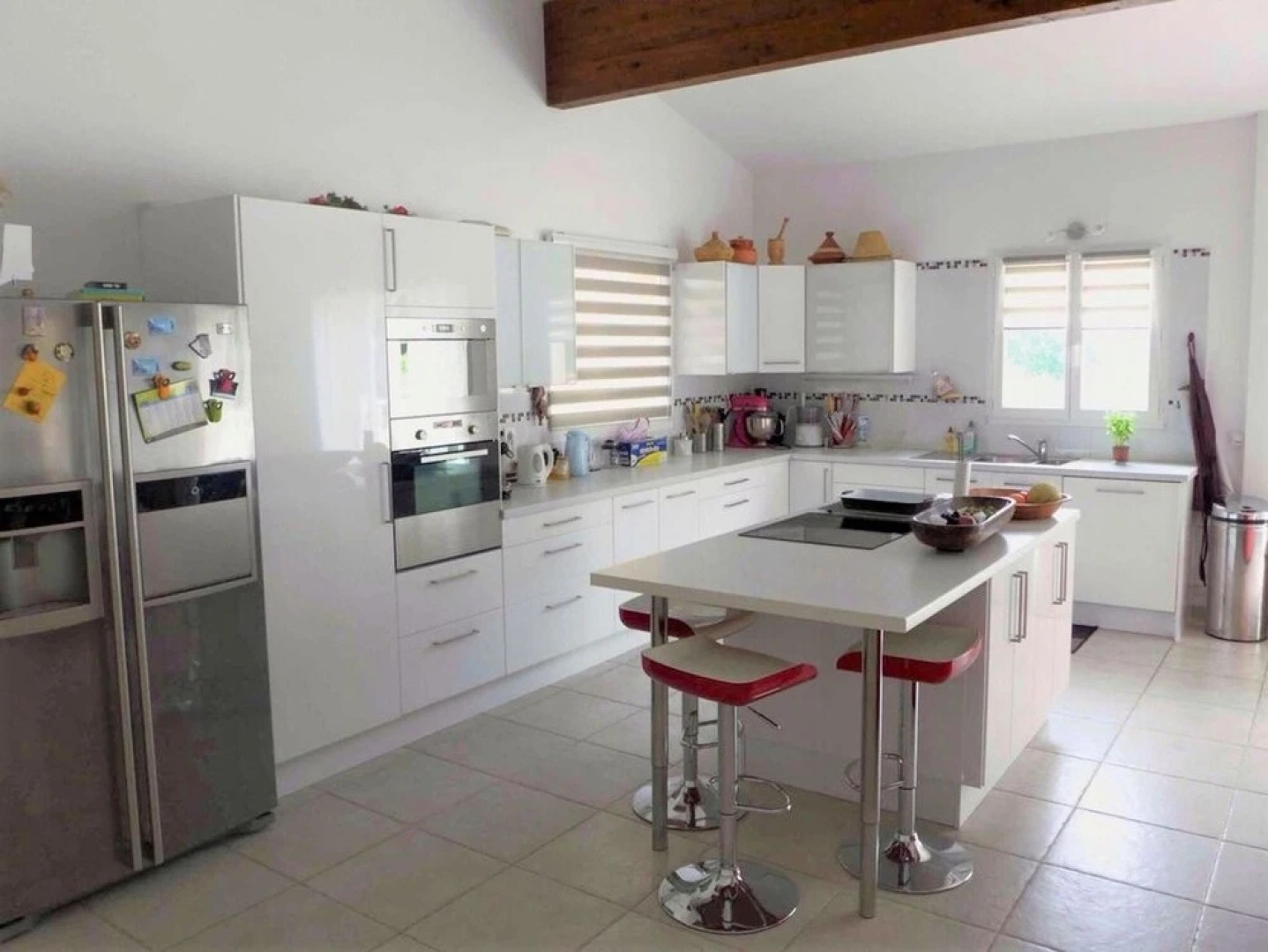 Well-appointed, 3-bedroom House Featuring a Swimming Pool and Terrace