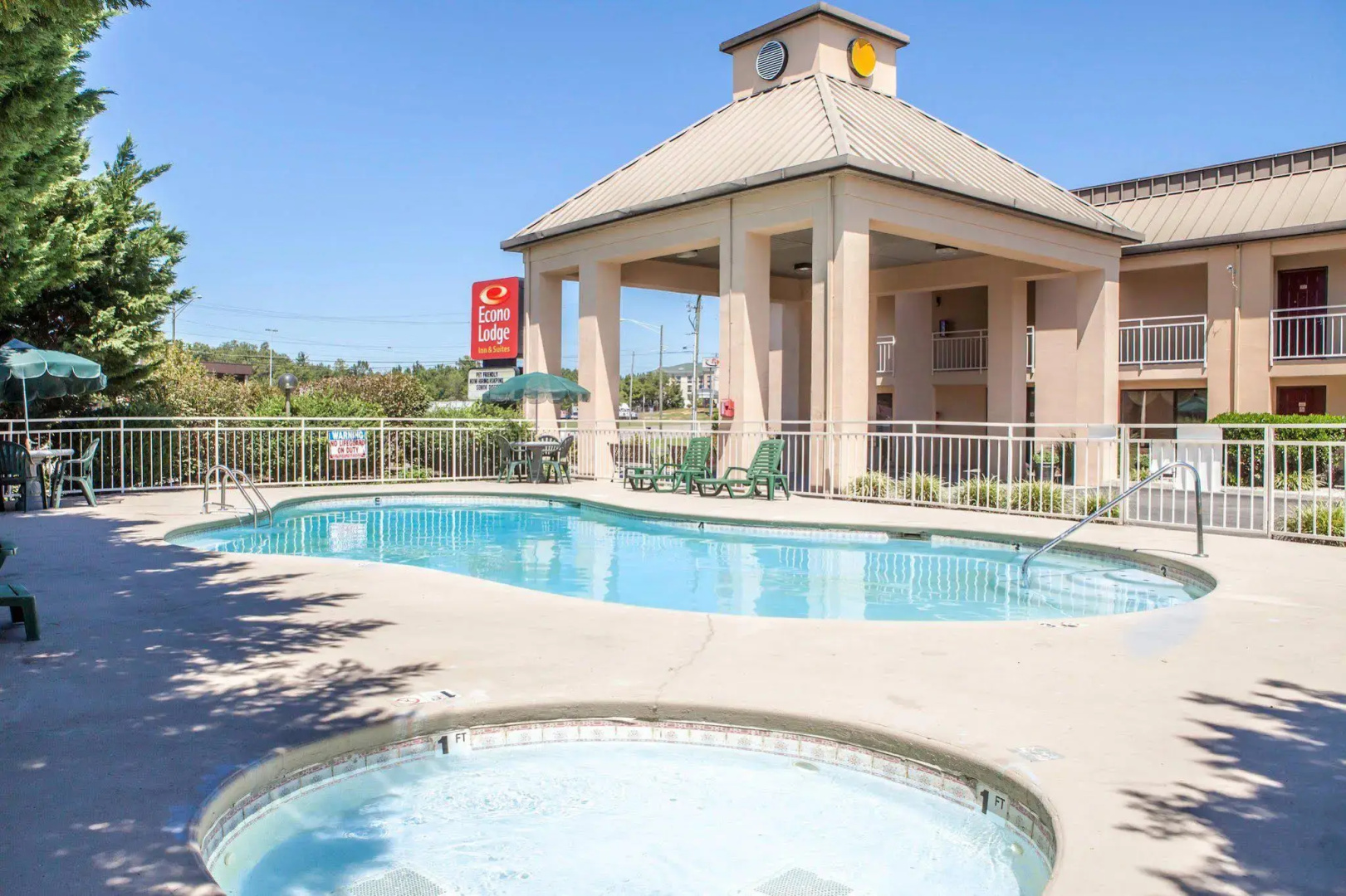 Econo Lodge Inn & Suites Knoxville East
