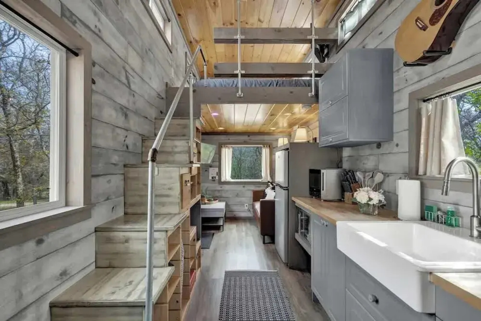 Willie the Modern Tiny Home W/hot-tub & Firetable