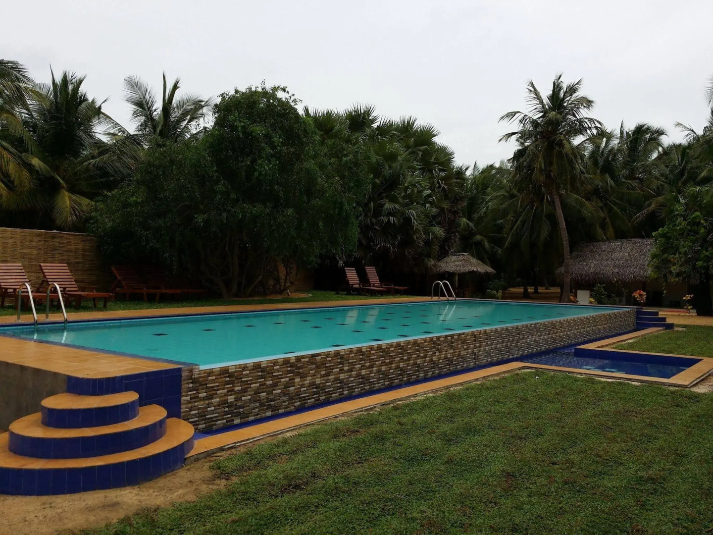 Roshanne Beach Resort