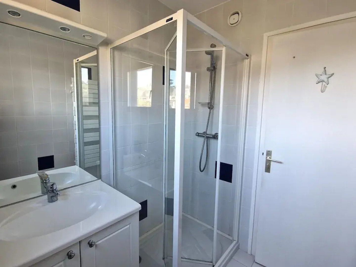 Apartment With sea View Near Beach