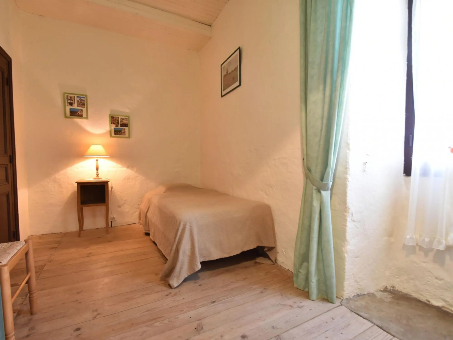 Vintage Holiday Home in Besse with Swimming Pool