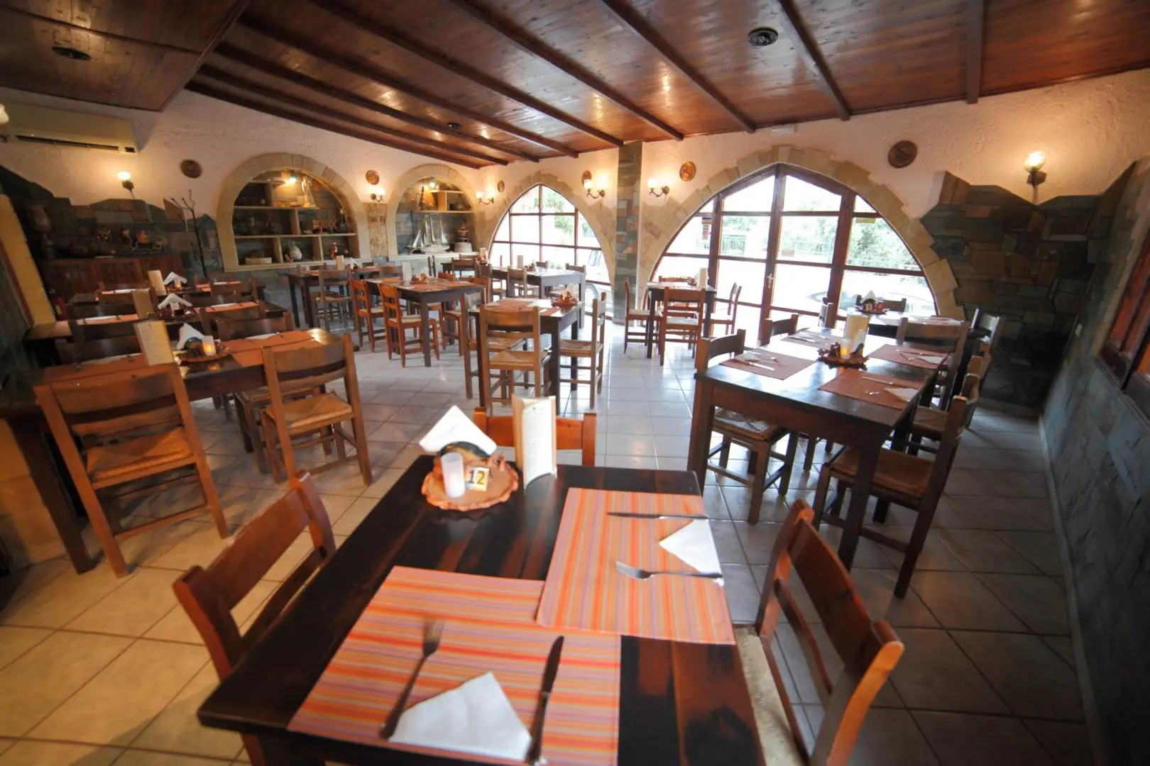 Evina Rooms & Suites