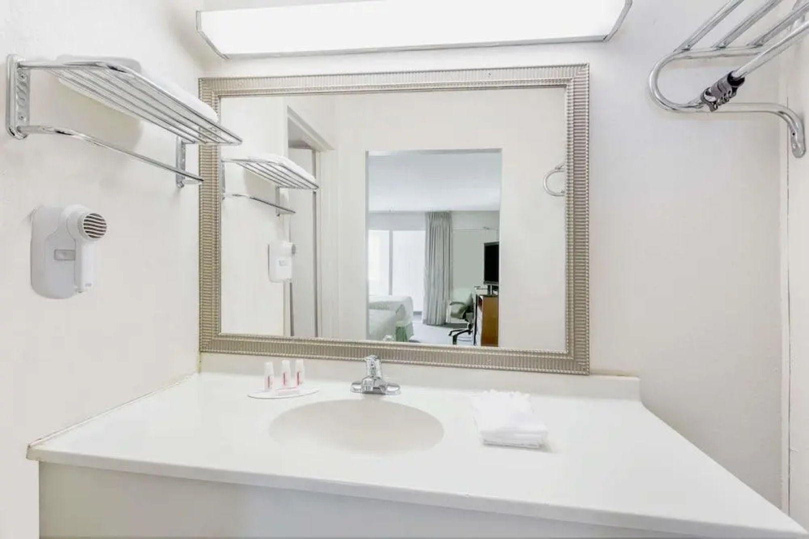 Holiday Inn Cedar Falls University Plaza