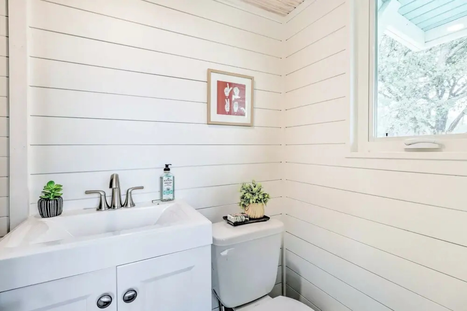 Updated Texas Tiny Home Rental on Lake Travis