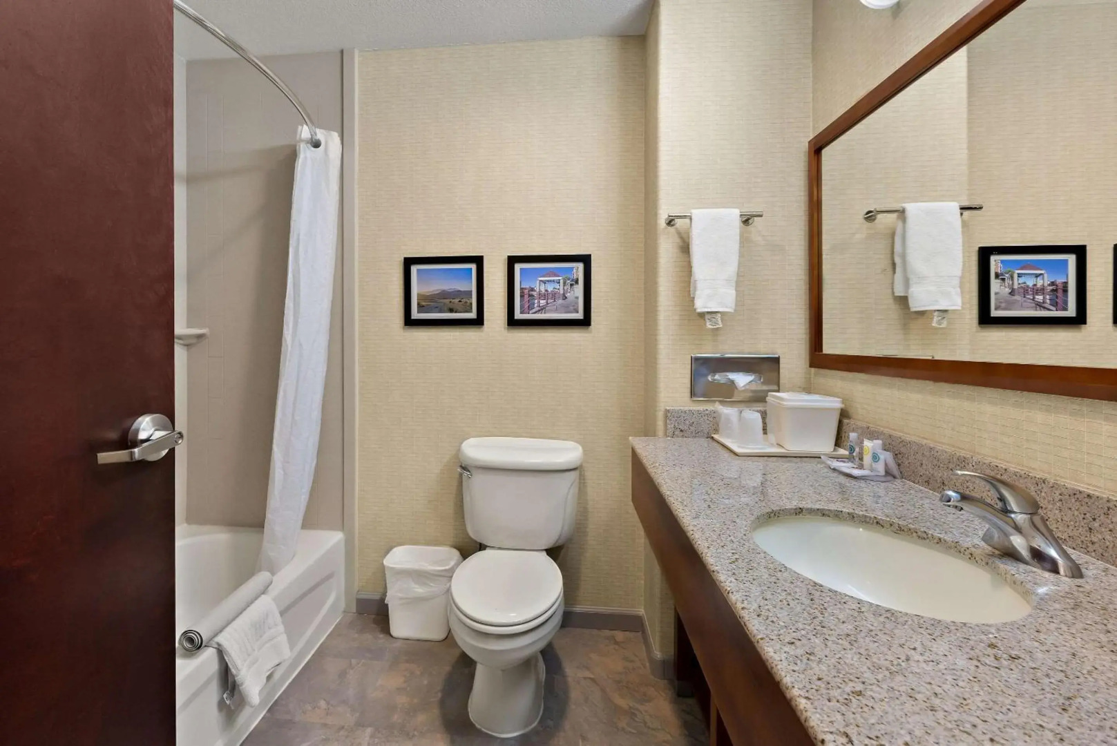 Comfort Inn & Suites Airport