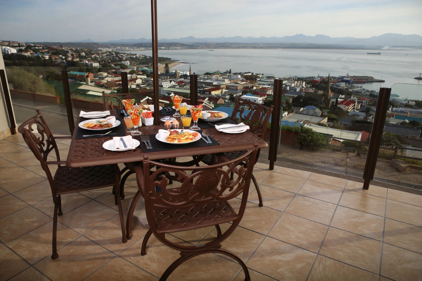 Bar T Nique Guest House