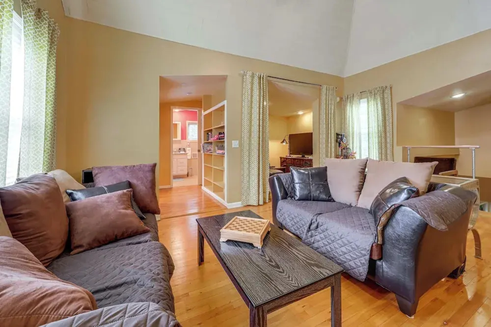 11 Mi to Oneida Lake: Spacious Apt in Verona!