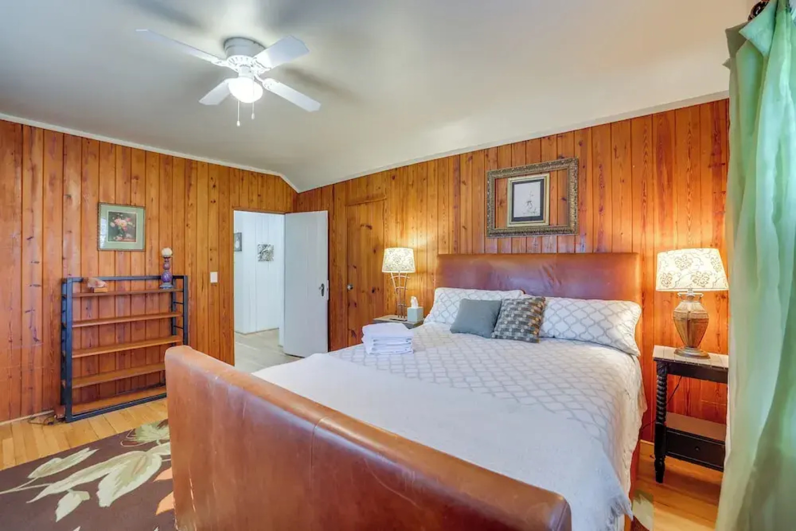 Walk to Downtown: Pet-friendly Cottage in Tyron