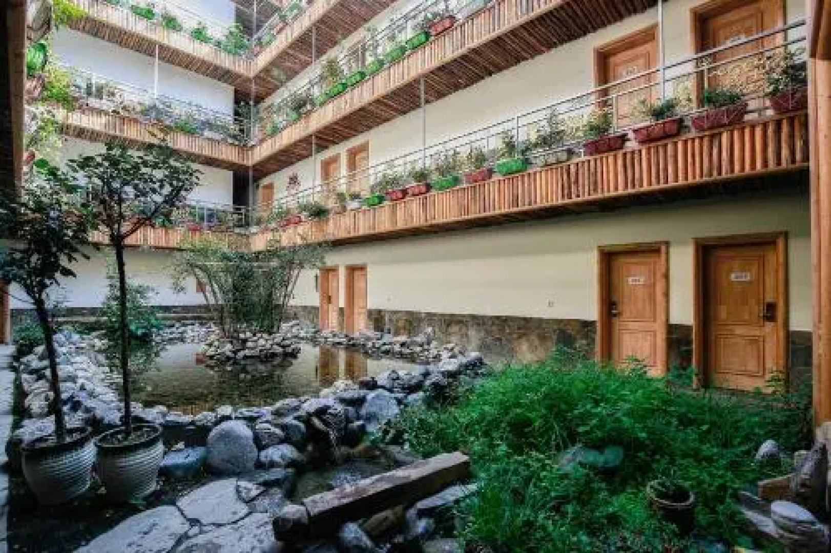 Mt. Four Girls A Lee Ben Hostel