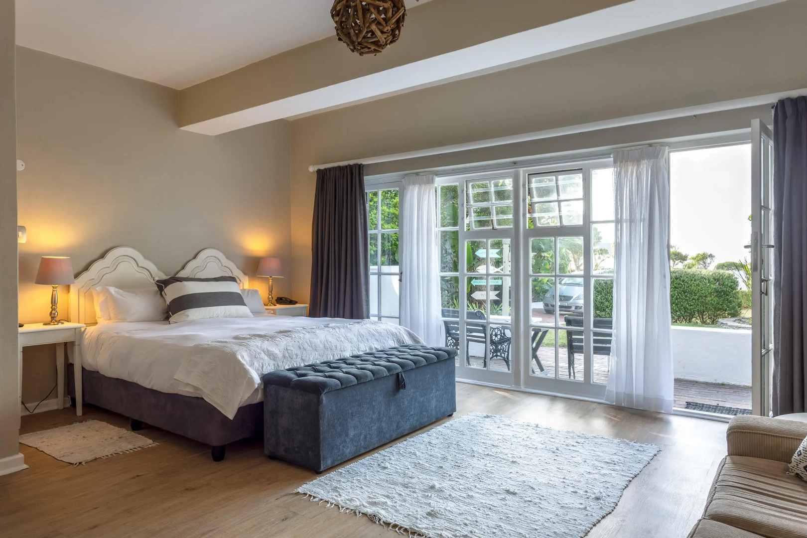 Whale Rock Luxury Lodge