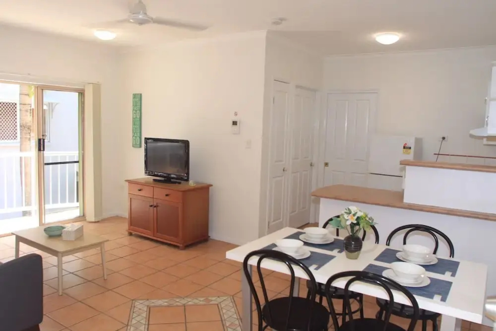 Contemporary Convenient Central Retreat