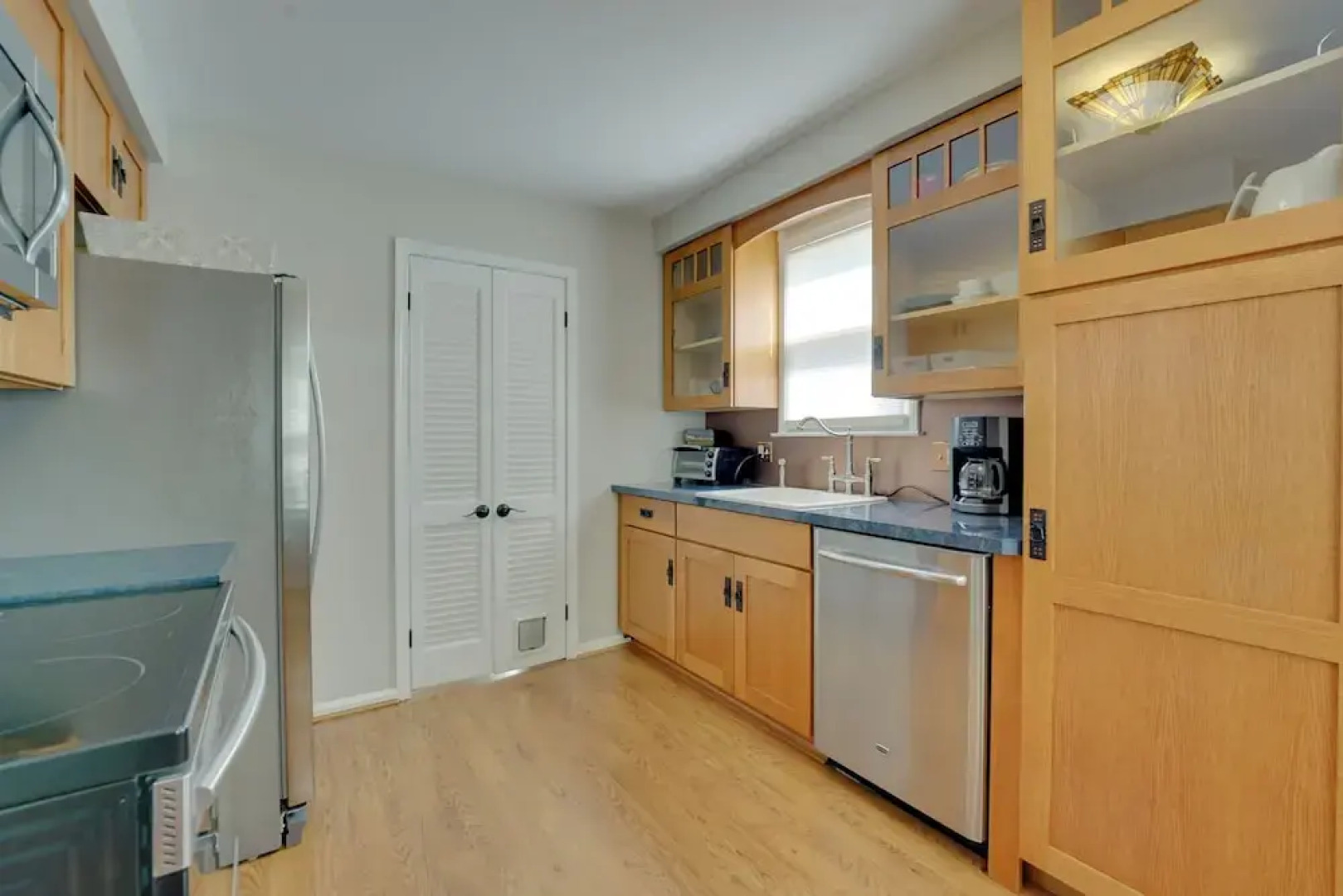 5 Mi to Downtown: Royal Oak Bungalow!