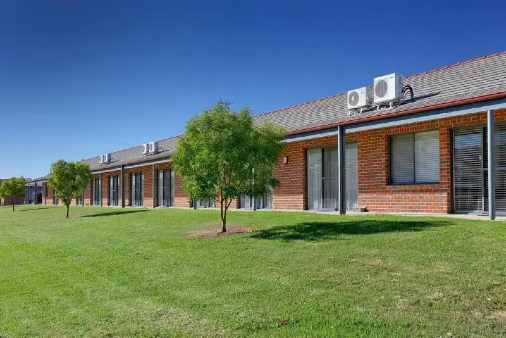 Blazing Stump Motel & Suites