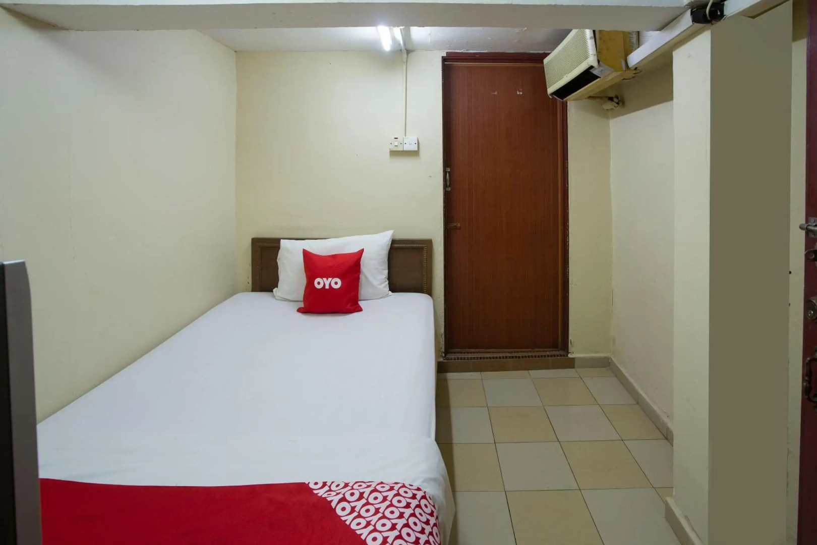 SPOT ON 90137 Casavilla Hotel Pudu