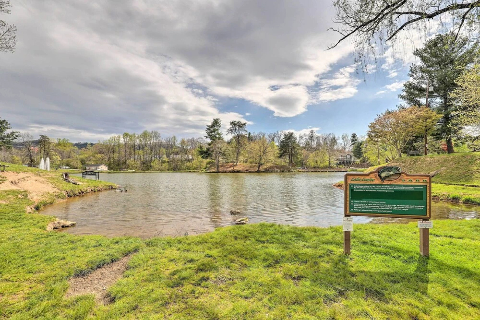 Weaverville Studio ~ 9 Mi to Dtwn Asheville!