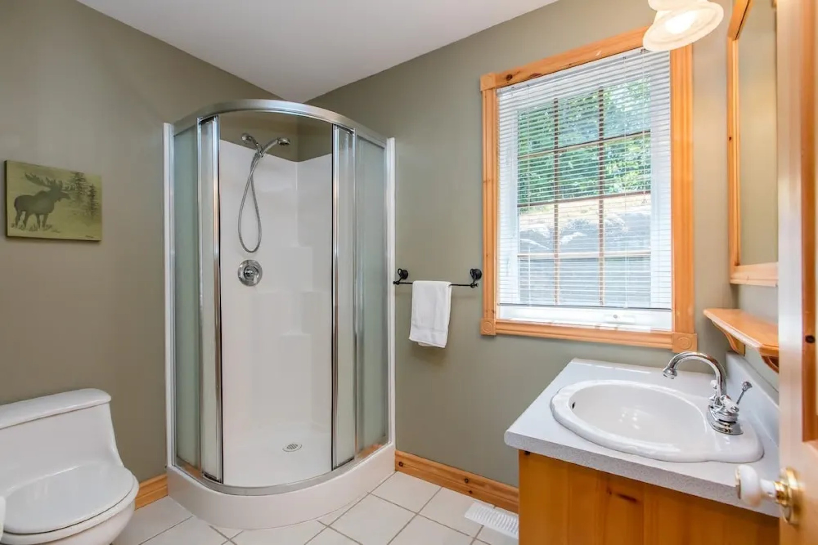 Vantage Point~Lovely 4 bed, 2.5 bath with fabulous views of Lake of Bays!