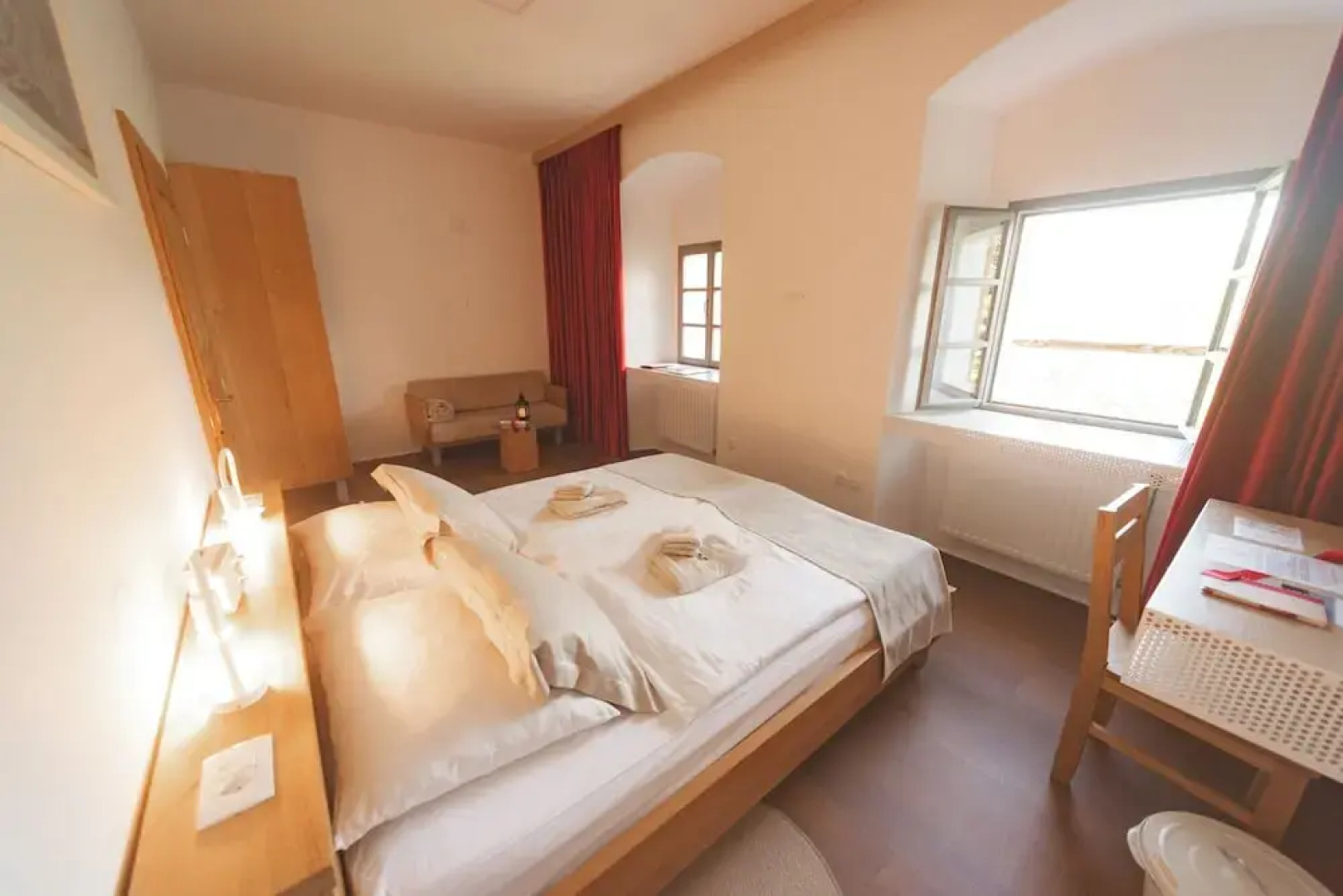 Rooms & Apartments Podsreda Castle