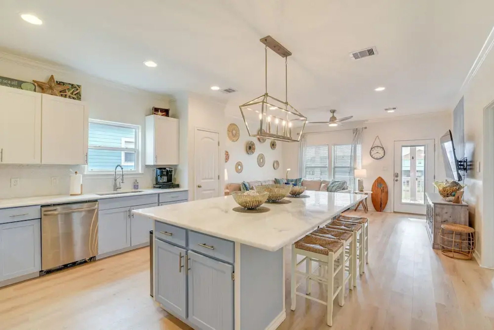 Family-friendly Crystal Beach Home: Steps to Beach